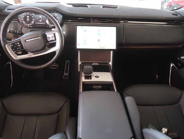 Used 2025 Land Rover Range Rover SE AWD/4WD image 12