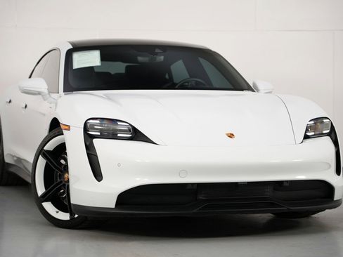 Used 2022 Porsche Taycan image 4