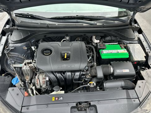 Used 2019 Hyundai Elantra SE w/ Cargo Package image 8