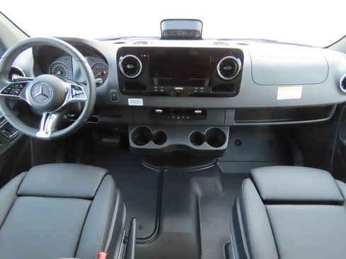 Used 2025 Mercedes-Benz Sprinter 2500 image 14