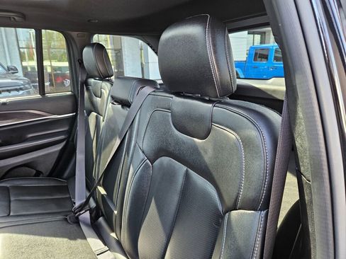 Used 2024 Jeep Grand Cherokee Limited w/ Luxury Tech Group II AWD/4WD image 16