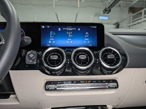 Used 2025 Mercedes-Benz GLA 250 GLA 250 image 29