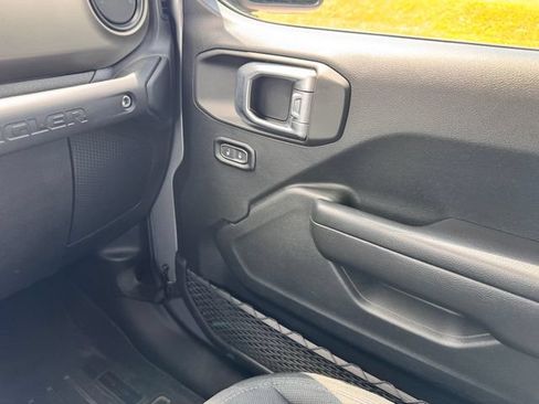 Used 2021 Jeep Wrangler Unlimited Sport AWD/4WD image 23