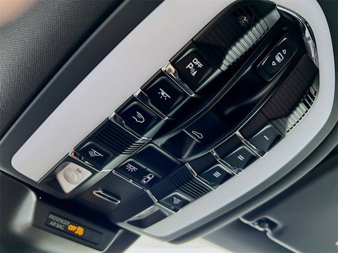 New 2026 Porsche Macan image 14