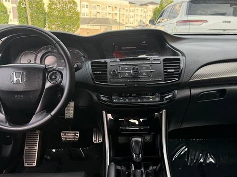 Used 2017 Honda Accord Sport image 22