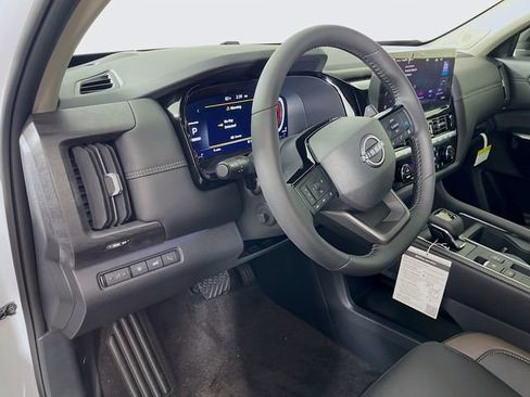 New 2026 Nissan Pathfinder Platinum image 7