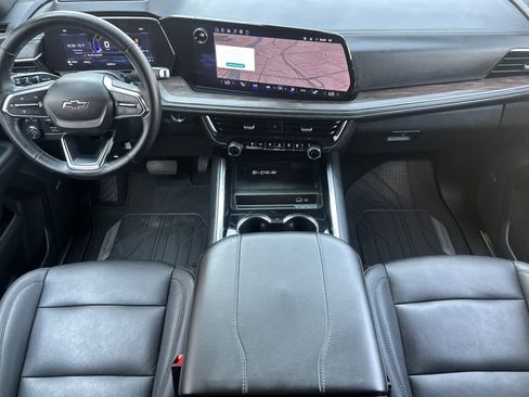 Used 2025 Chevrolet Suburban Z71 w/ Z71 Off-Road Package AWD/4WD image 3
