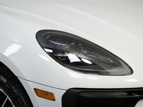 Certified 2026 Porsche Macan AWD/4WD image 38