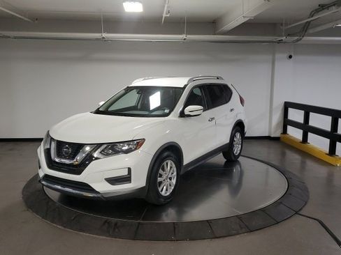 Used 2019 Nissan Rogue SV image 3