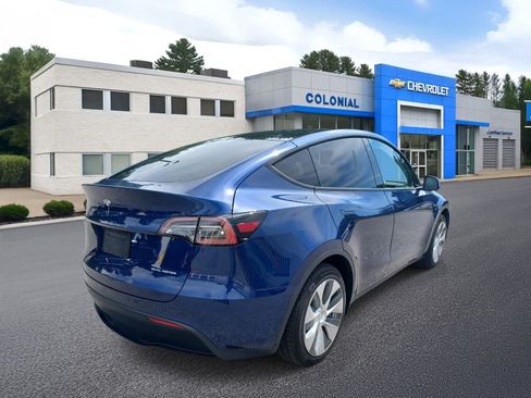 Used 2023 Tesla Model Y AWD image 4