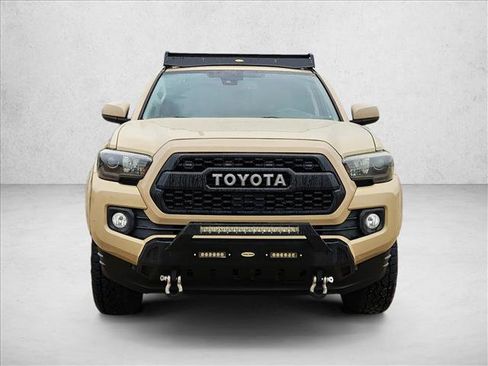 Used 2020 Toyota Tacoma SR5 RWD image 2
