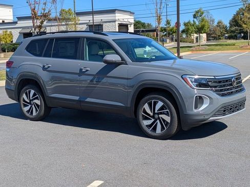 New 2026 Volkswagen Atlas SE FWD image 2