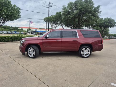 Used 2018 Chevrolet Suburban Premier image 2