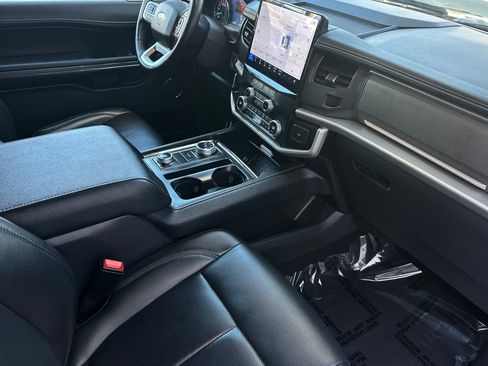 Used 2024 Ford Expedition XLT image 16