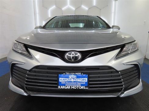 Used 2022 Toyota Camry LE FWD image 3