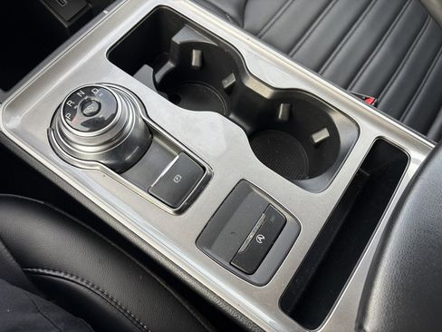 Used 2024 Ford Edge SEL image 8