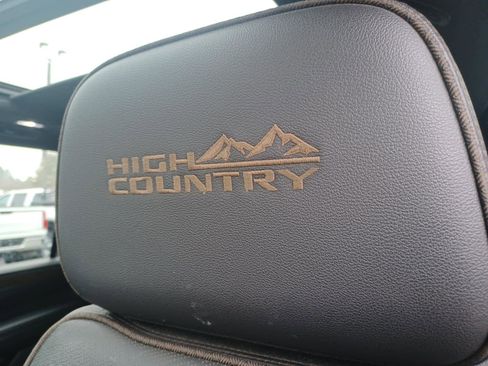 Used 2021 Chevrolet Suburban High Country image 21