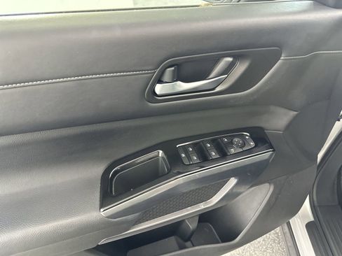 Used 2023 Nissan Pathfinder SL w/ Cargo Package image 13