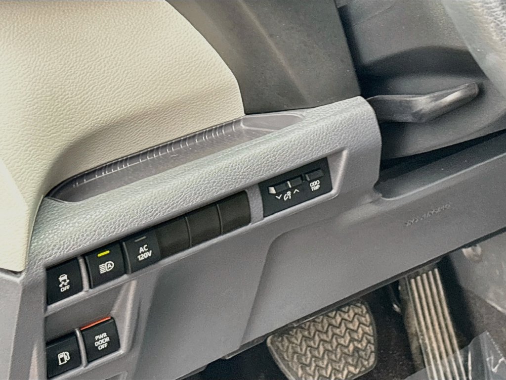 Used 2023 Toyota Sienna XLE w/ XLE Plus Package AWD/4WD image 10