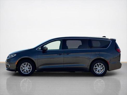 Certified 2023 Chrysler Pacifica Touring-L FWD image 4