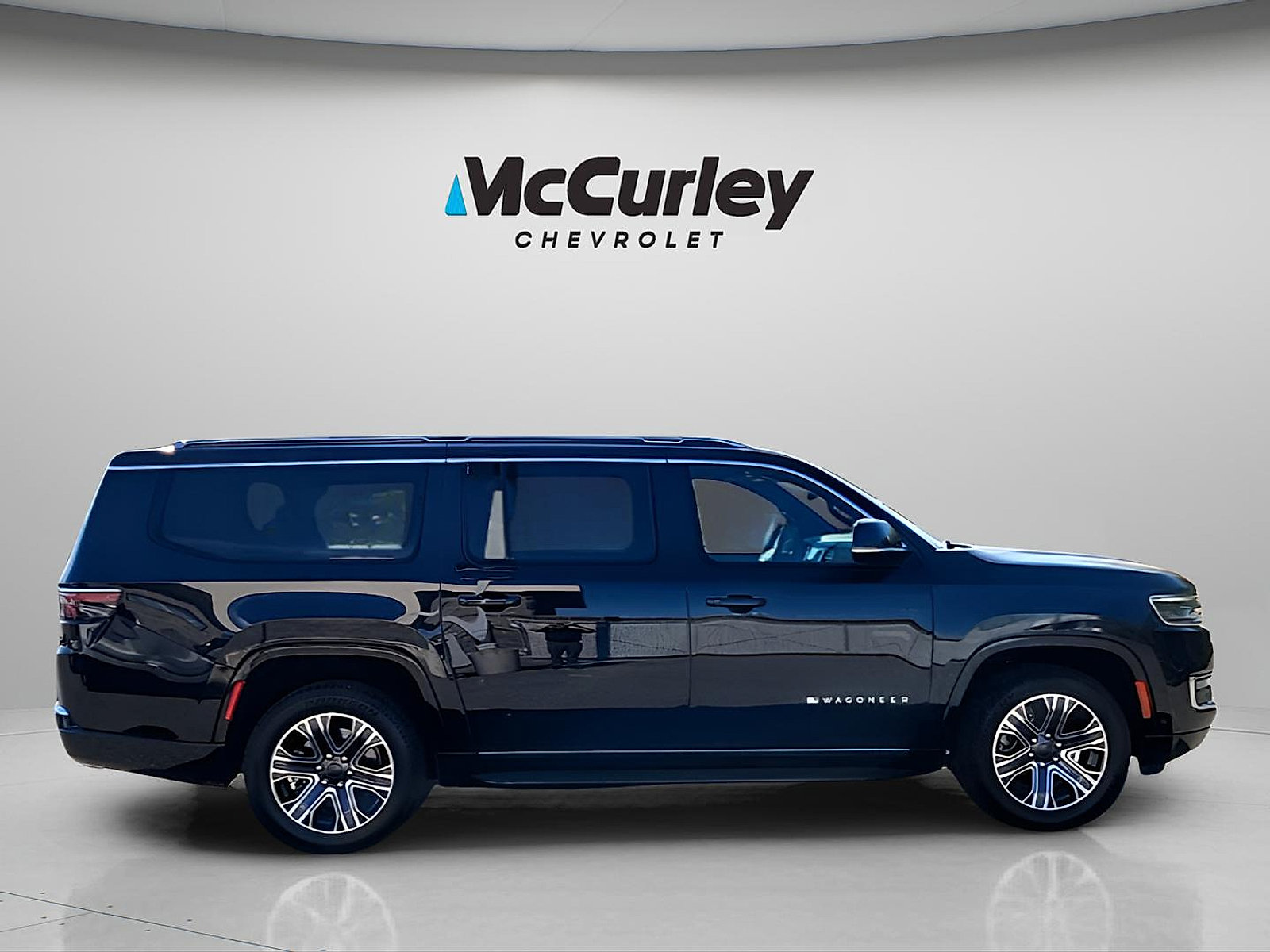 Used 2024 Jeep Wagoneer L Series II w/ Flexible Seating Group AWD/4WD image 8