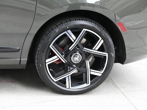 New 2025 Rolls-Royce Cullinan Black Badge image 26