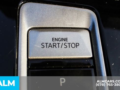 Used 2025 Volkswagen Atlas SE image 31