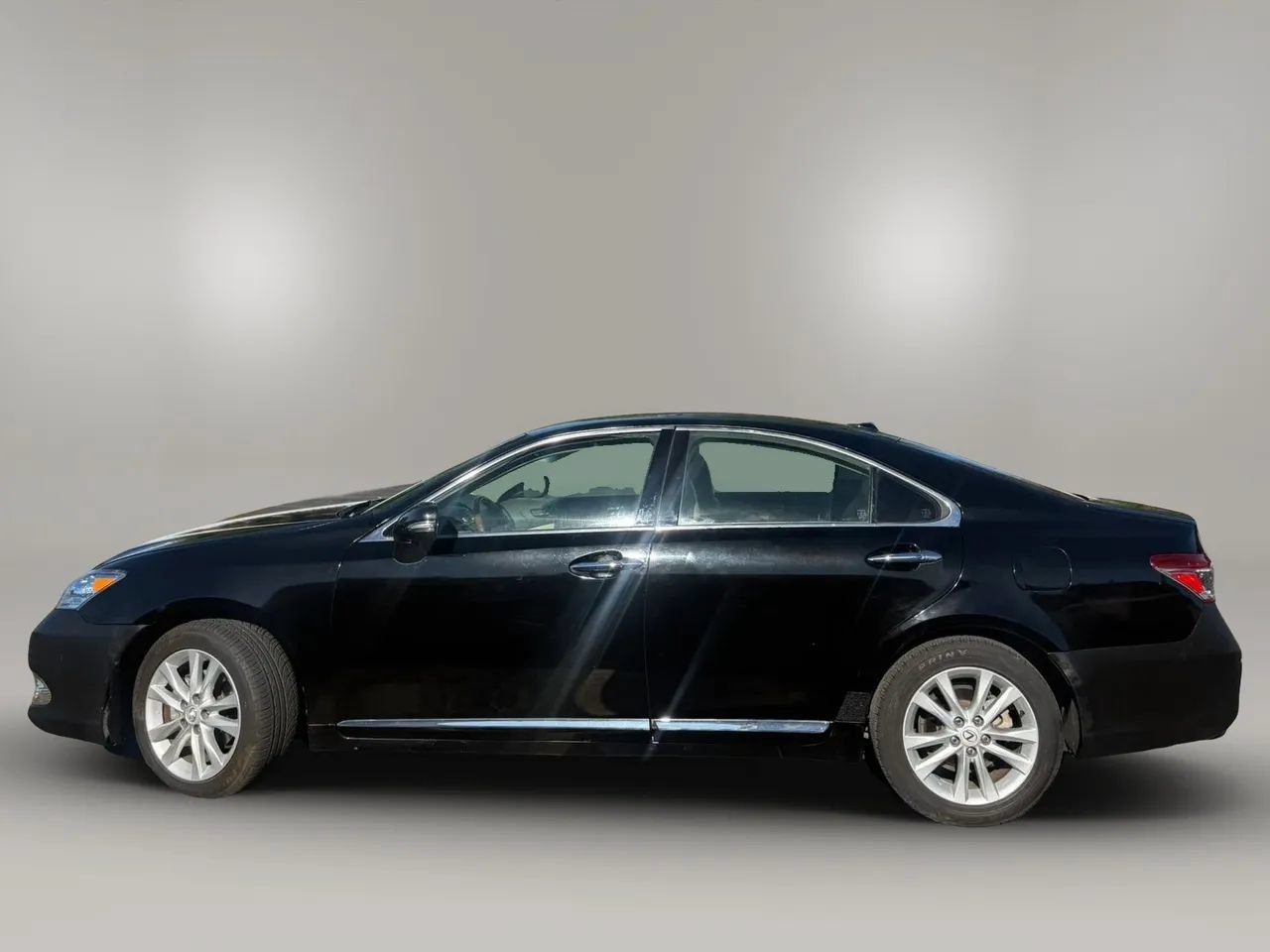 Used 2010 Lexus ES 350 w/ Preferred Accessory Package FWD image 3