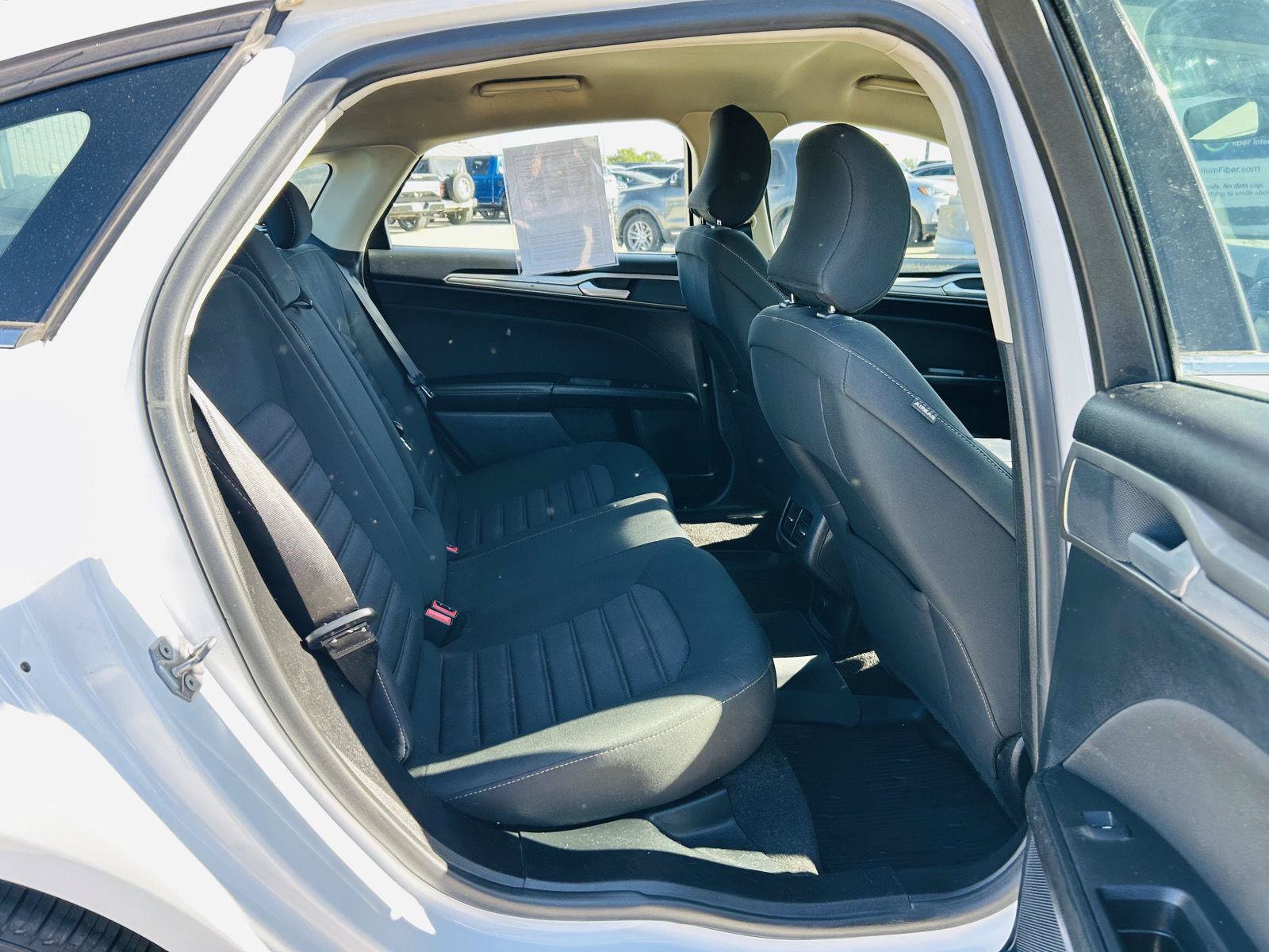 Used 2019 Ford Fusion SE FWD image 26