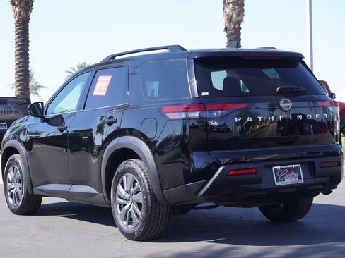 Certified 2025 Nissan Pathfinder SV FWD image 3