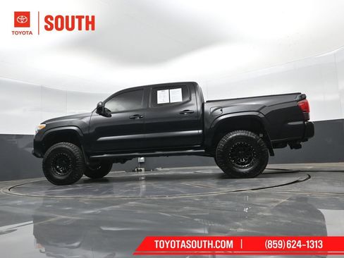 Used 2022 Toyota Tacoma SR AWD/4WD image 38