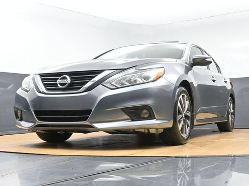 Used 2016 Nissan Altima 2.5 SV w/ Convenience Package FWD image 50