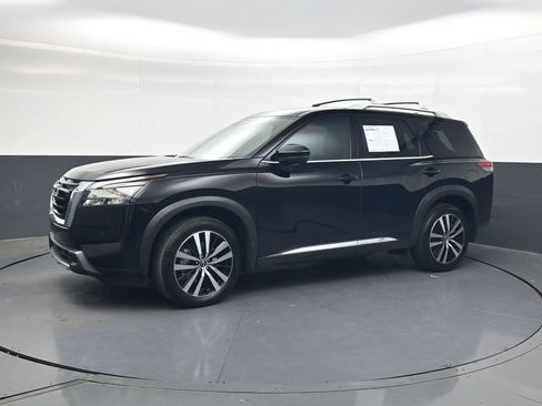 Certified 2025 Nissan Pathfinder Platinum w/ Cargo Package FWD image 12