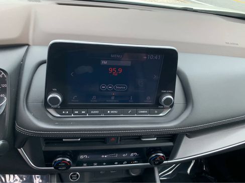 Used 2023 Nissan Rogue SV AWD/4WD image 18