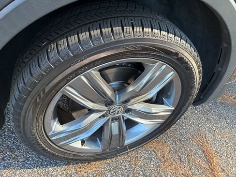 Used 2020 Volkswagen Tiguan SEL image 16