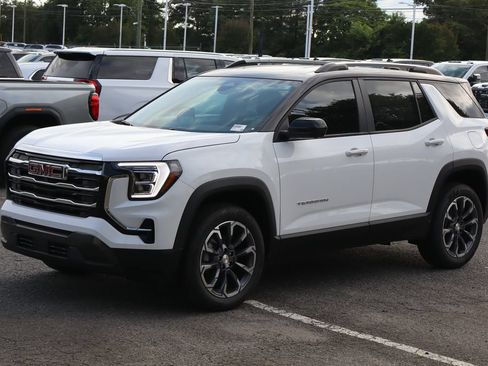 New 2026 GMC Terrain Elevation w/ Elevation Premium Package FWD image 2