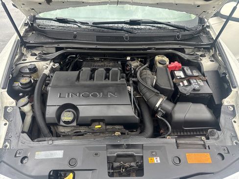 Used 2012 Lincoln MKS AWD image 19