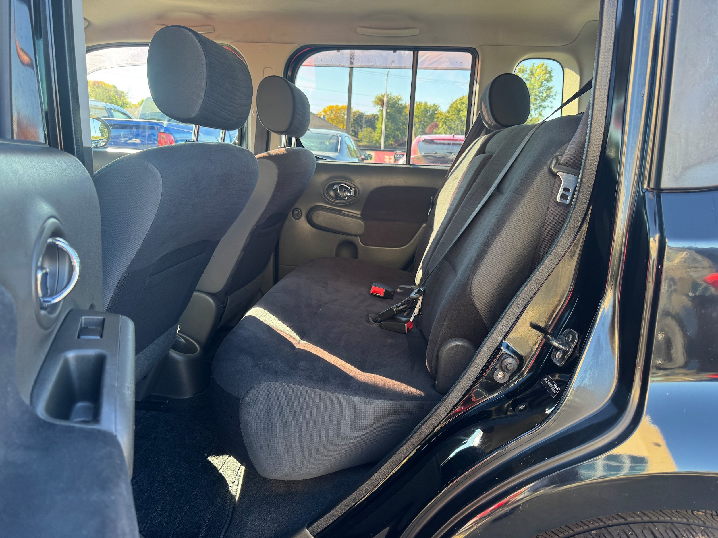 Used 2009 Nissan Cube 1.8 SL w/ Interior Designer Pkg FWD image 3