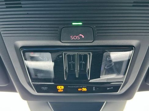 Certified 2025 Volkswagen Tiguan SE R-Line AWD/4WD image 39