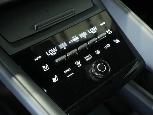 Certified 2025 Porsche Macan 4S Electric AWD/4WD image 23