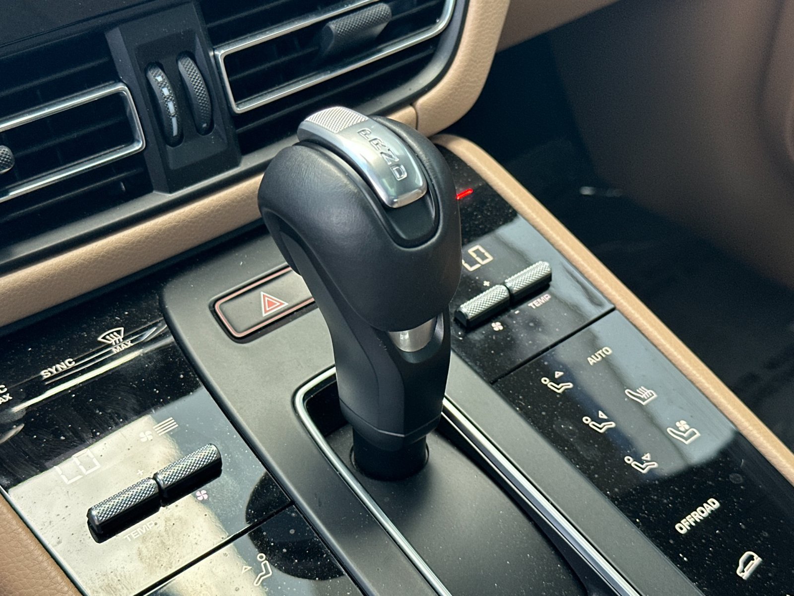 Certified 2026 Porsche Macan AWD/4WD image 17