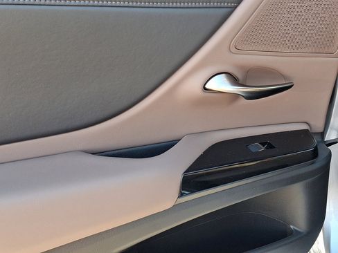 Used 2025 Lexus ES 350 w/ Premium Package image 19