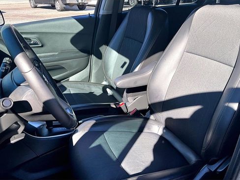 Certified 2022 Chevrolet Trax LT w/ LT Convenience Package image 19