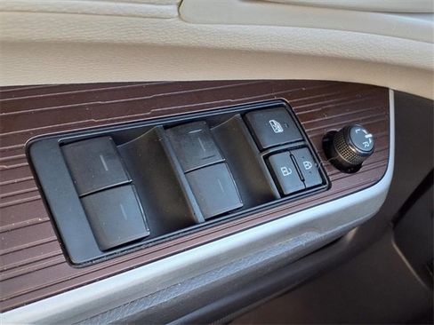 Used 2021 Toyota Sienna LE image 19