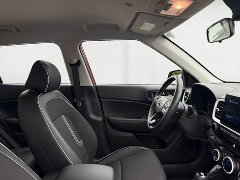 Used 2022 Hyundai Venue Limited FWD image 16