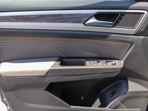 Used 2023 Volkswagen Atlas Cross Sport SE w/ Panoramic Sunroof Package FWD image 23