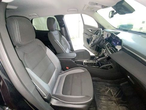 Used 2025 Chevrolet TrailBlazer LT w/ Convenience Package AWD/4WD image 37
