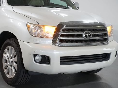 Used 2010 Toyota Sequoia Platinum RWD image 4