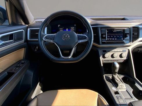 Certified 2022 Volkswagen Atlas Cross Sport SE FWD image 5