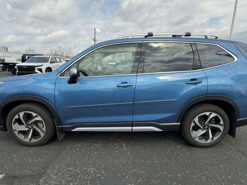 Used 2023 Subaru Forester Touring image 5